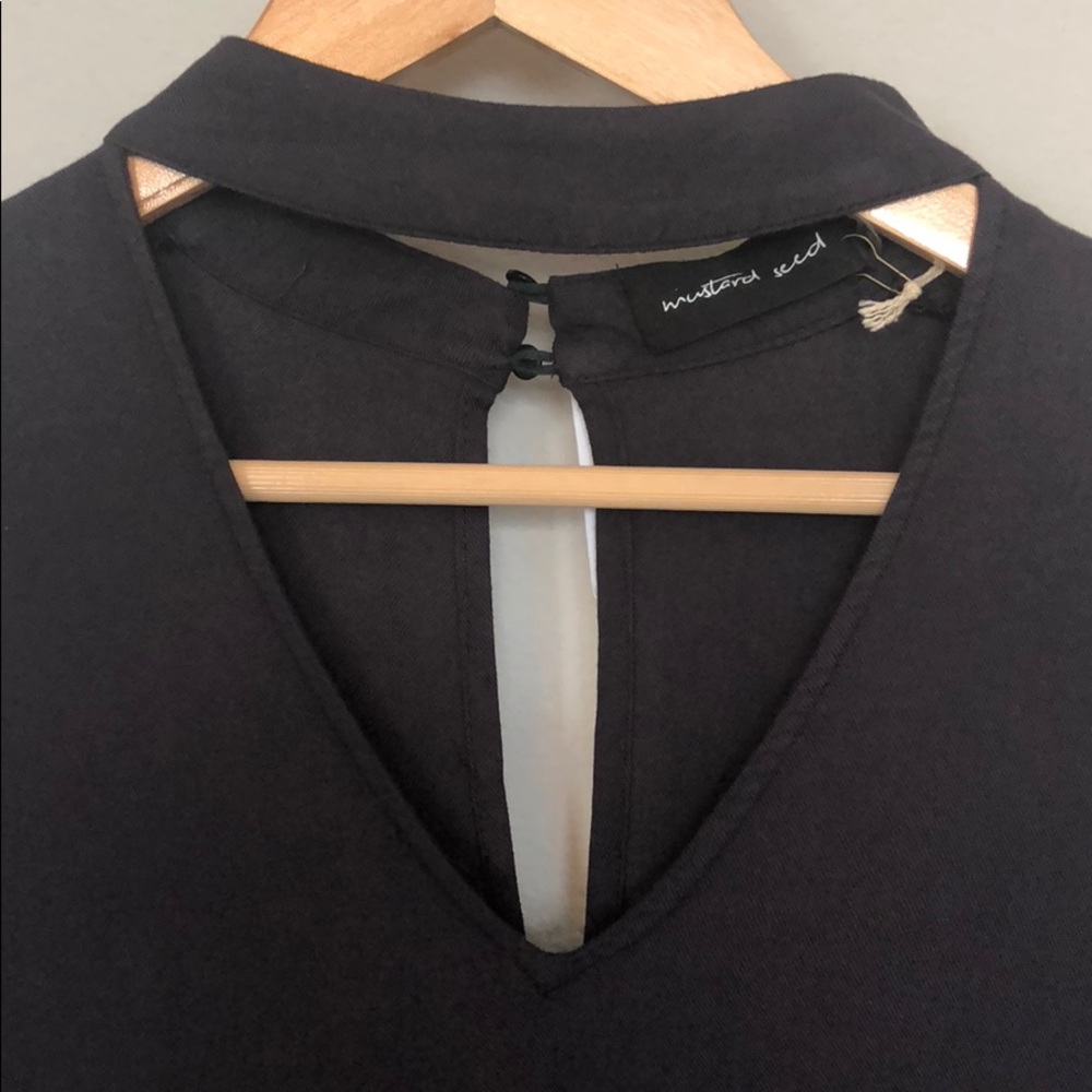 Keyhole Neckline Black Dress - Picture 8 of 8